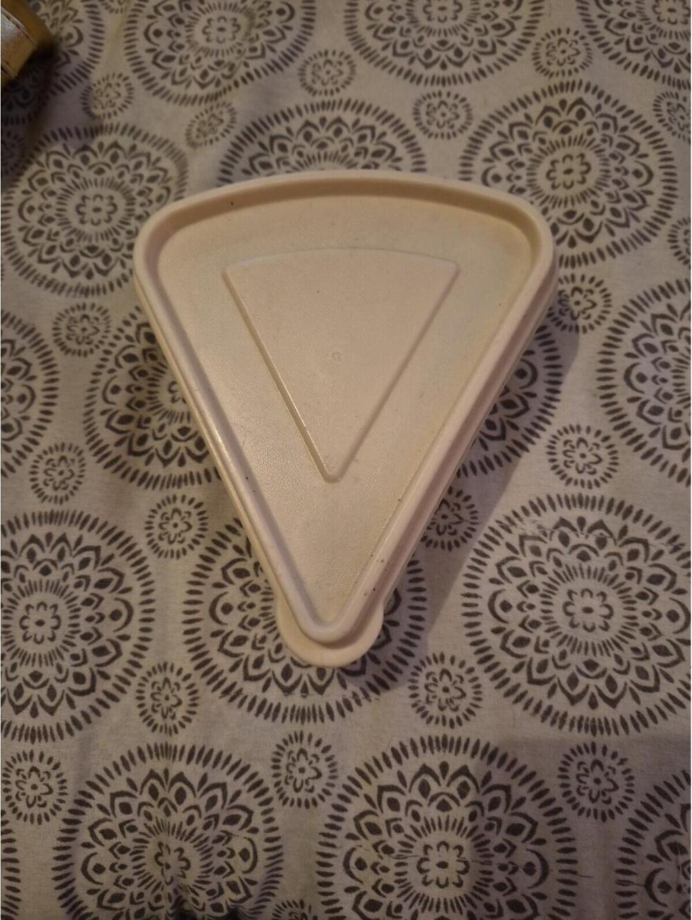 Rubbermaid Pie Slice Container with Almond Lid